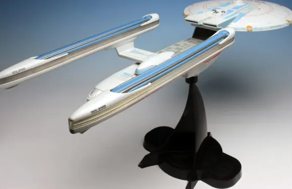 Star Trek U.S.S. Excelsior NCC-2000 (Reissue)